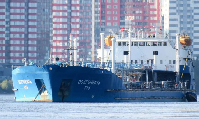 Ρωσία: Τεράστια οικολογική καταστροφή από τα ναυάγια δεξαμενόπλοιων - Έφτασε στις παραλίες το μαζουτ