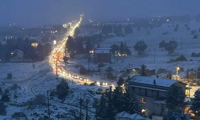 Γιατί «κόλλησαν» τα ηλεκτρικά αυτοκίνητα στα χιόνια της Αράχωβας – Μύθοι και πραγματικότητες