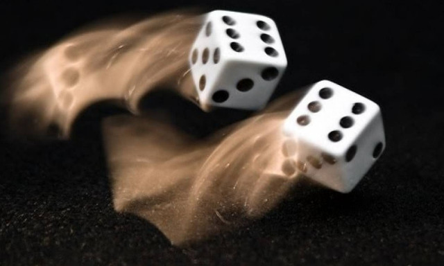 «Γκίνια» για τέσσερις στο Ρέθυμνο: Τα ζάρια τους έστειλαν στο κρατητήριο