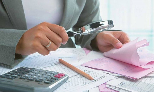 Το χέρι στην τσέπη - Τελευταία διορία: Τι πρέπει να πληρώσουμε πριν το τέλος του 2024