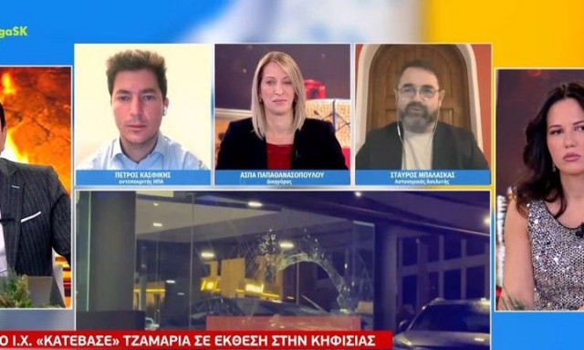 Λεωφόρος Κηφισίας: Ηλεκτρικό αυτοκίνητο «κατέβασε» τζαμαρία έκθεσης αυτοκινήτων