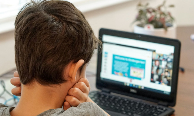 Μάστιγα η προβληματική χρήση κοινωνικών δικτύων από τους εφήβους - Μέχρι και 9 ώρες στις οθόνες