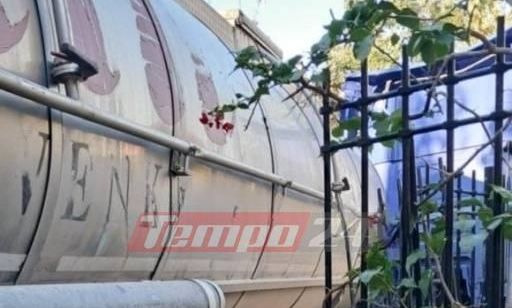 Πάτρα: Βυτιοφόρο παρέσυρε τα πάντα στο διάβα του και μπήκε σε... σπίτι