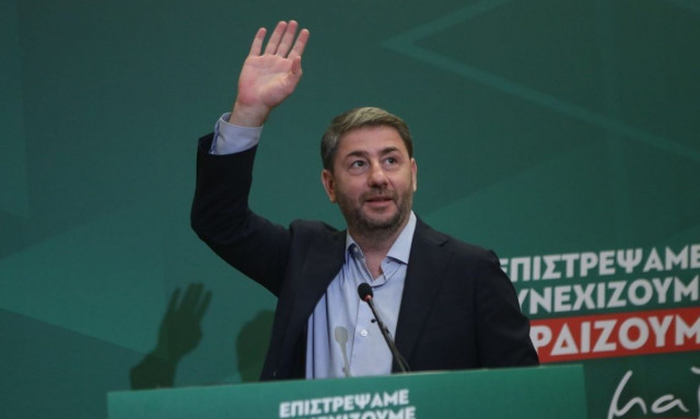 Κάλαντα στον Ανδρουλάκη από Κρήτες, Πόντιους και Αρκάδες