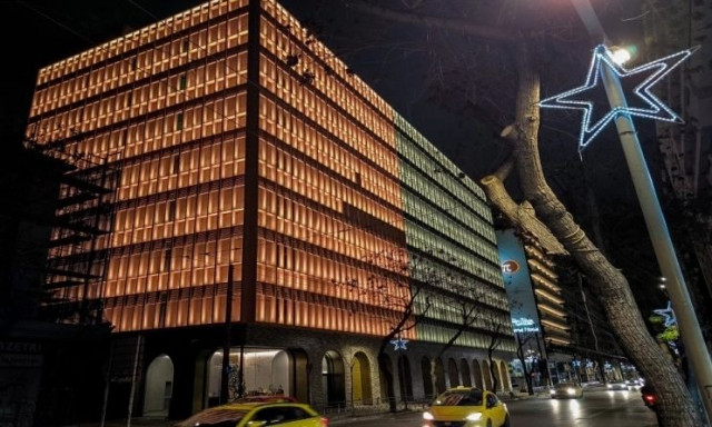 Έλαμψε ξανά η «καρδιά» της Αθήνας: Το Μινιόν «φόρεσε» τα γιορτινά του και η νοσταλγία «ξύπνησε»