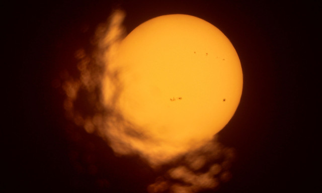 Ο Ήλιος εκτοξεύει ισχυρές ηλιακές εκλάμψεις προς τη Γη - Διαταραχές στην επικοινωνία