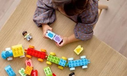 Ψαράς βρήκε καρχαρία Lego που χάθηκε στον ωκεανό το 1997
