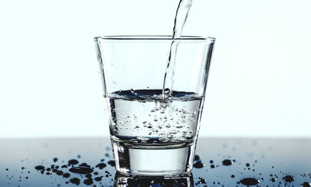 Ποια είναι η καλύτερη ώρα της ημέρας για να πίνετε νερό; Ιδού τι λέει η επιστήμη