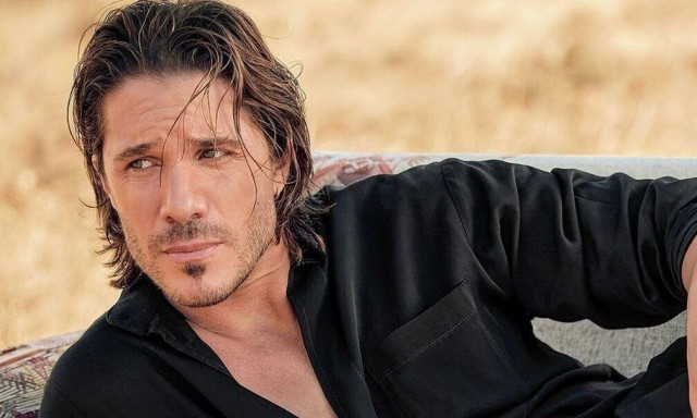 Νίκος Οικονομόπουλος: «Χάθηκε» στα πανέρια με τα λουλούδια - «Που είσαι;» ρωτούσαν οι θαυμαστές