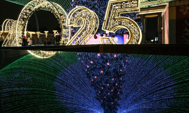 Πρωτοχρονιά 2025: Ποδαρικό με εκθαμβωτική επίδειξη πυροτεχνημάτων στο Χονγκ Κονγκ