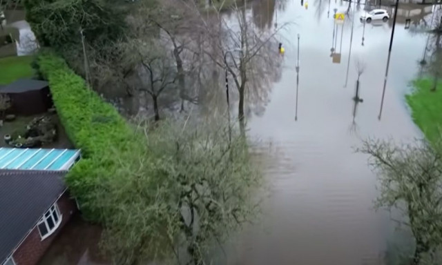 Χάος στο Μάντσεστερ μετά τα πλημμυρικά φαινόμενα - Συγκλονιστικές εικόνες