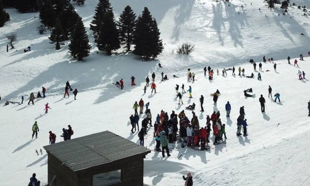 Χιόνια κοντά στην Αθήνα: 3 προορισμοί για μια μοναδική εμπειρία... στα λευκά