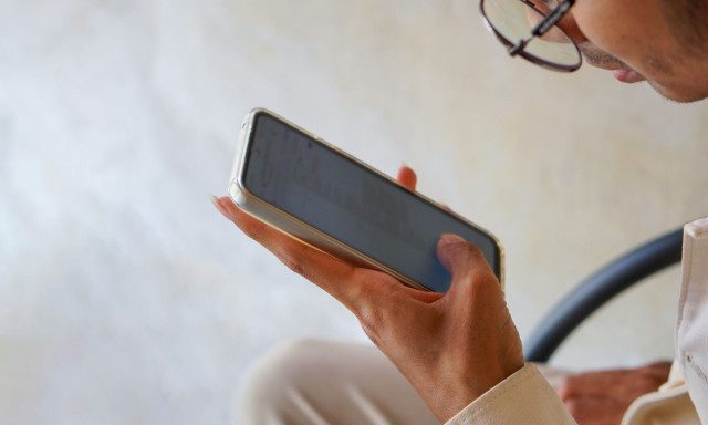 Προσοχή: Μην φορτίζετε το κινητό σας τηλέφωνο στο 100%