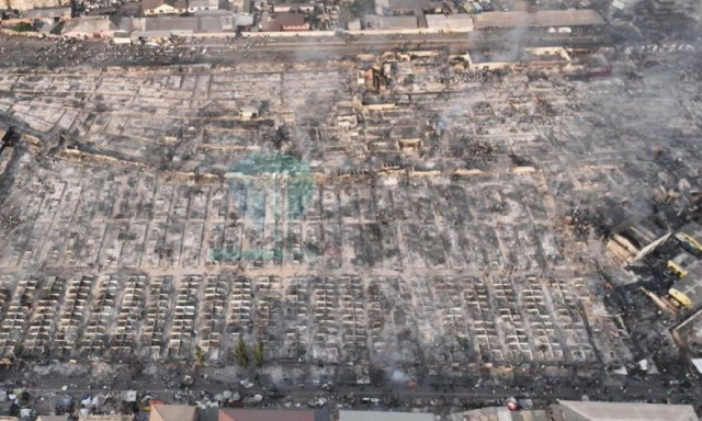 Γκάνα: Τεράστια πυρκαγιά κατέστρεψε την αγορά μεταχειρισμένων ρούχων στην Άκρα