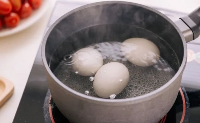 Οι επιστήμονες αποκαλύπτουν πώς να φτιάξουν το τέλειο βραστό αυγό - Υπάρχει όμως ένα πρόβλημα