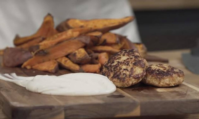 Eστιατόριο τηγανίζει μπιφτέκια στο ίδιο λάδι εδώ και εκατό χρόνια