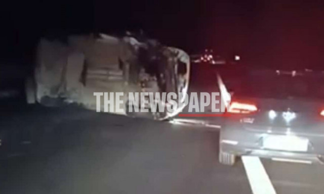 Σοβαρό τροχαίο στην εθνική οδό έξω από τον Βόλο - Τούμπαρε αυτοκίνητο