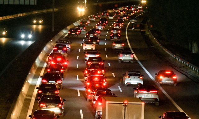 Ουρές χιλιομέτρων στην ΠΑΘΕ λόγω έργων στο ρεύμα προς Αθήνα