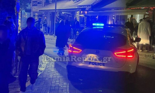 Λαμία: Σταμάτησε στη μέση του δρόμου, έβαλε τέρμα τη μουσική και άρχισε να χορεύει