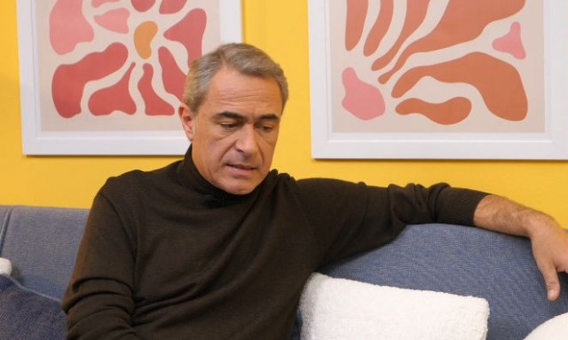 Θανάσης Κουρλαμπάς: «Όταν πέθανε η μητέρα μου έπρεπε να παίξω σε sold out παράσταση»