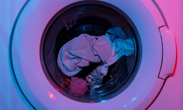 Πλένετε τα ρούχα σας λάθος! Ειδικός αποκαλύπτει γιατί δεν πρέπει ποτέ να χρησιμοποιείτε μαλακτικό