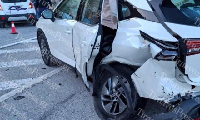 Τροχαίο ατύχημα στη Λάρισα - Δύο γυναίκες στο νοσοκομείο