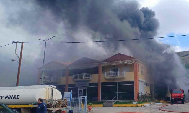 Λήμνος: Φωτιά σε αντιπροσωπεία αυτοκινήτων - Στο νοσοκομείο τρία άτομα, κάηκαν 40 Ι.Χ και λεωφορείο