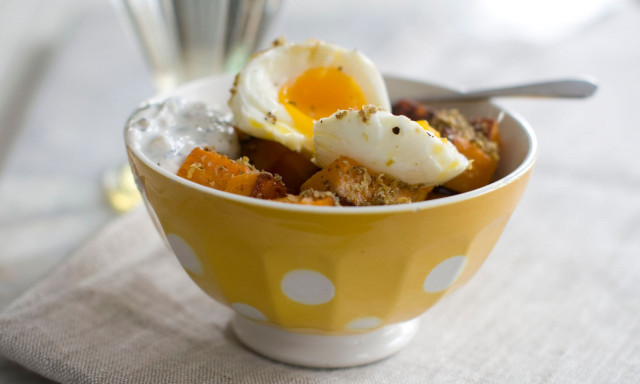 Πώς να ξεφλουδίσετε γρήγορα βραστά αυγά