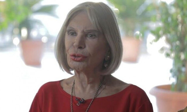 Η Ρίκα Διαλυνά  «τρελαίνει» το διαδίκτυο - Οι ευχές της για το νέο έτος