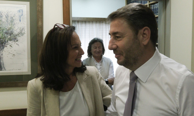 ΠΑΣΟΚ: Ασφαλιστικές όπως... τράπεζες και η τριπλή ανάρτηση Διαμαντοπούλου που έφερε αναστάτωση