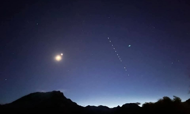 Τι είναι τελικά αυτή η φωτεινή κουκίδα δίπλα στη Σελήνη