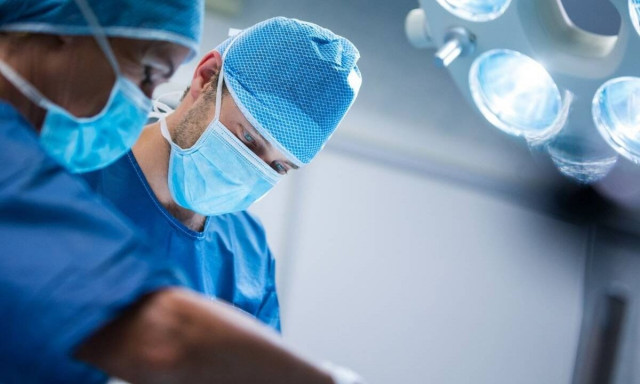 Για πρώτη φορά στα ιατρικά χρονικά: Ασθενής «κόλλησε» καρκίνο από μεταμόσχευση