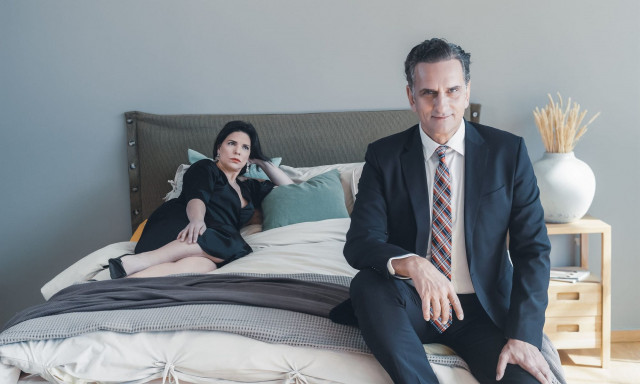 Σκηνές από ένα Γάμο, του Ίνγκµαρ Μπέργκµαν σε σκηνοθεσία της Έλενας Καρακούλη στο Θέατρο Χώρα