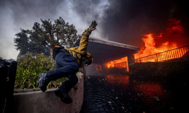 Εκκενώθηκε και το σπίτι της Κάμαλα Χάρις στο Λος Άτζελες - Απειλείται από τις πυρκαγιές