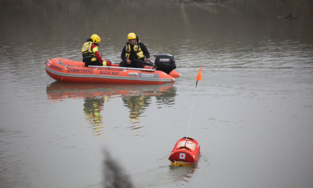 Ο Ελληνικός Ερυθρός Σταυρός συνεχίζει με αμείωτο ρυθμό τις έρευνες στον Πηνειό για τον 39χρονο
