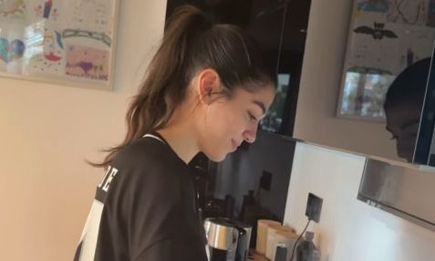 Μελίνα Νικολαΐδη: Μαγειρεύει μπιφτέκια στον Δημήτρη Φιντιρίκο