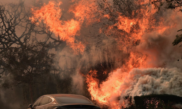 Φωτιές στο Λος Άντζελες: Με συλλήψεις σε όσους παραμείνουν στην περιοχή, προειδοποιούν οι Αρχές