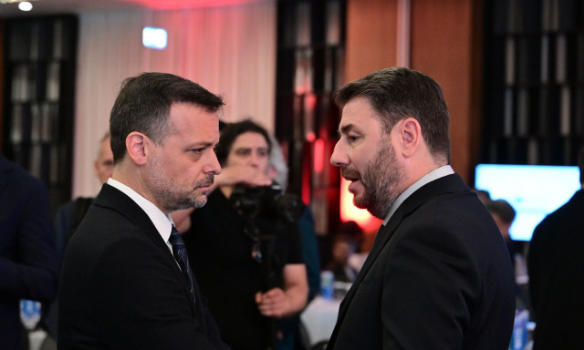 Το ΠΑΣΟΚ αναβαθμίζει την κόντρα για τα σκουπίδια - Σήμερα η συνάντηση Ανδρουλάκη-Δούκα