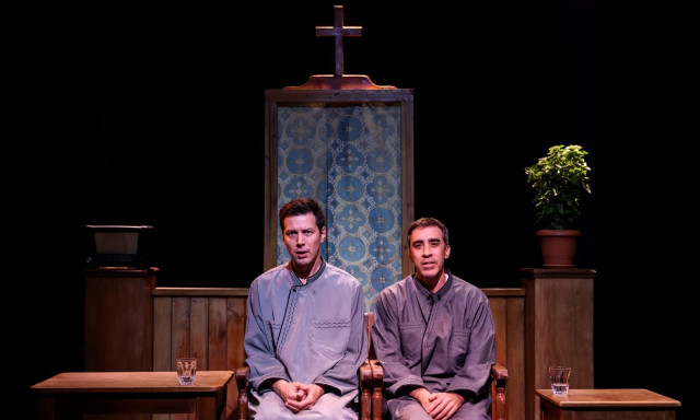 Θέατρο Μπέλλος: Ο Γιάννης Μακριδάκης συνομιλεί με το κοινό στην παράσταση «Ήλιος με δόντια»