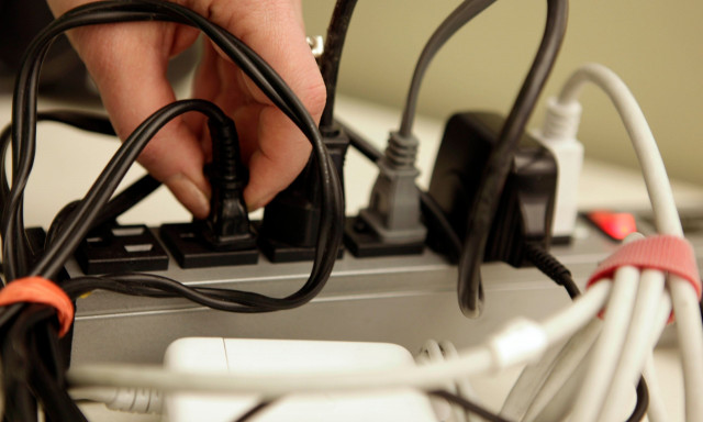 Σοβαρός κίνδυνος: Μην συνδέετε αυτές τις συσκευές σε πολύπριζα