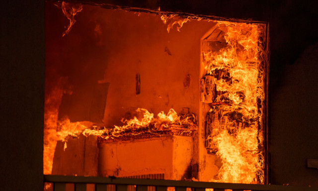 Λος Άντζελες: 1.500 σπίτια παραδόθηκαν στις φλόγες - 7.500 πυροσβέστες στη μάχη της κατάσβεσης