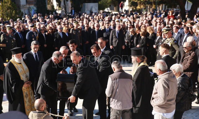 Ύστατο χαίρε στον Κώστα Σημίτη: Ο πολιτικός κόσμος και αποχαιρέτησε τον πρώην πρωθυπουργό