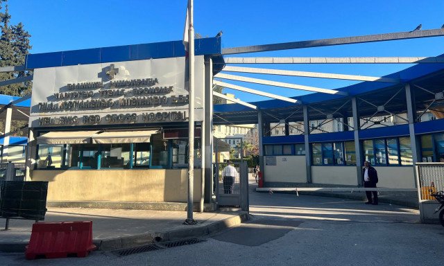 Πτώση ασανσέρ στον «Ερυθρό Σταυρό»: «Πονάω πολύ, μιλάω με δυσκολία», αποκαλύπτει ο διασώστης