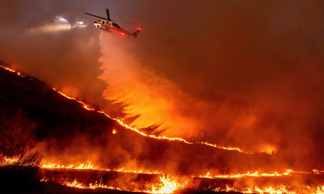 Φωτιά στο Λος Άντζελες: Πυροσβεστικό αεροσκάφος συγκρούστηκε με drone