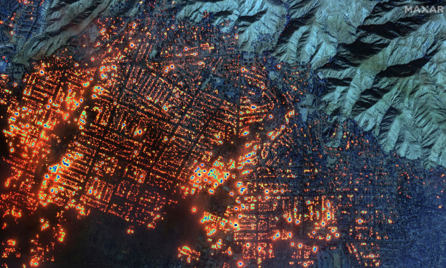 Φωτιά στο Λος Άντζελες: Εφιαλτική η εικόνα - Τρομάζουν οι αριθμοί - 10 νεκροί, 10.000 καμένα κτήρια