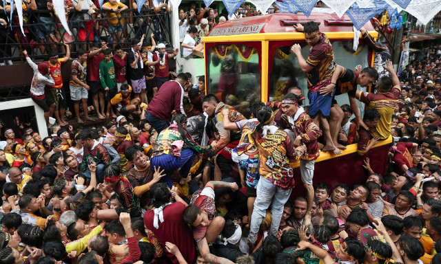 Φιλιππίνες: Πλήθος κόσμου στην πομπή του «Μαύρου Ναζωραίου»