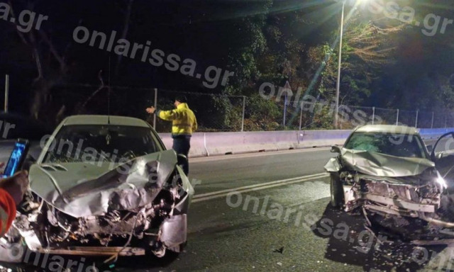 Τροχαίο ατύχημα στην Κοιλάδα των Τεμπών: Άμορφη μάζα δύο αυτοκίνητα - Σώθηκαν από θαύμα οι οδηγοί