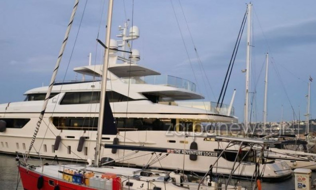 Χανιά: Πολυτελές γιοτ τραβάει τα βλέμματα στο Ενετικό Λιμάνι - Το εσωτερικό του θυμίζει βίλα