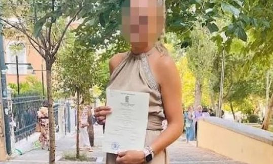 Κύκλωμα προστασίας: Το «πλούσιο βιογραφικό» της εντυπωσιακής και βραβευμένης αστυνομικού