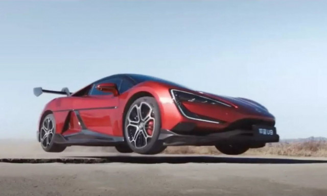 Το αυτοκίνητο που… πηδά πάνω από τις λακούβες